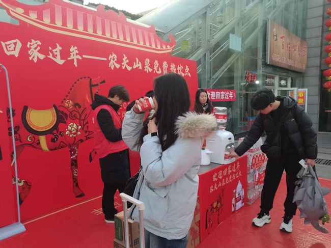 温暖春运路，农夫山泉为爱奔赴
